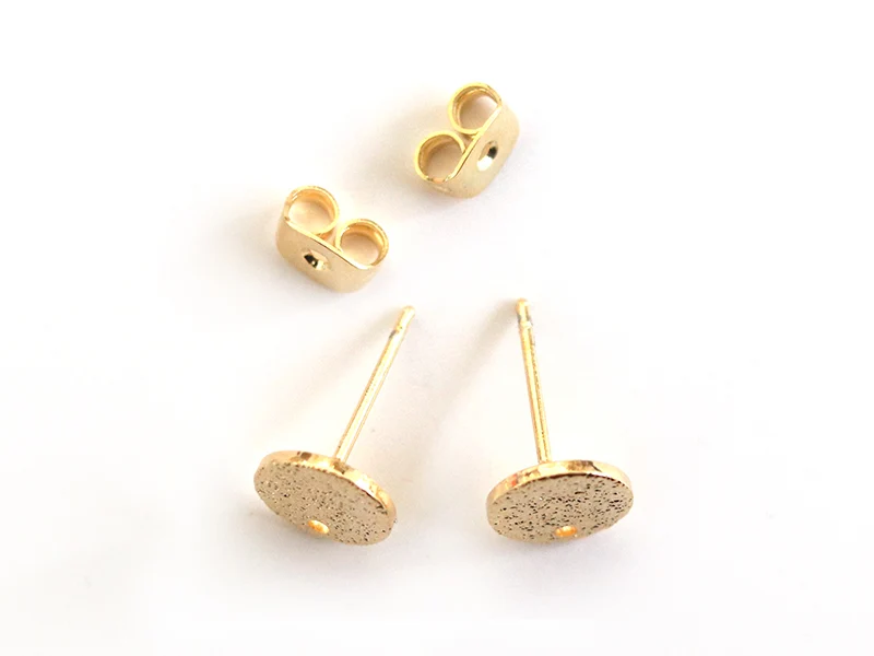 Paire de puces d'oreilles avec plateau pampille - dorée à l'or fin 18K