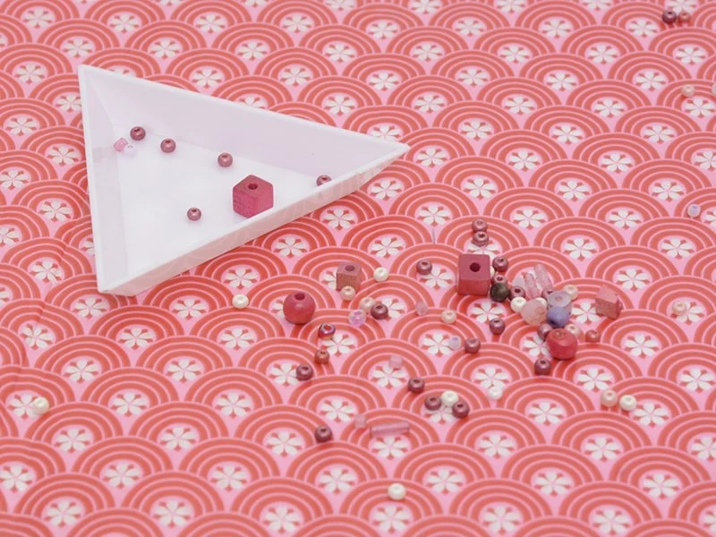 Plateau triangulaire pour trier les perles